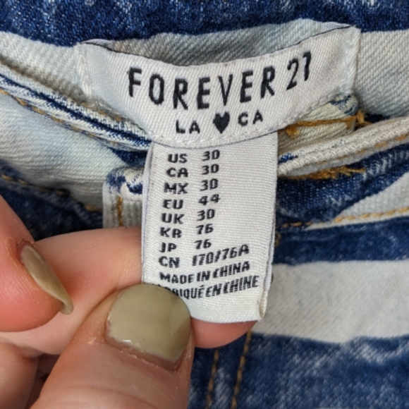 Forever 21 American Flag Distressed Denim Shorts Size 30 🇺🇸💙 - Picture 4 of 8